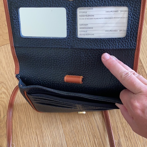 Dooney & Burke clutch and cross body bag - Picture 11 of 12